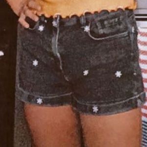 black daisy shorts